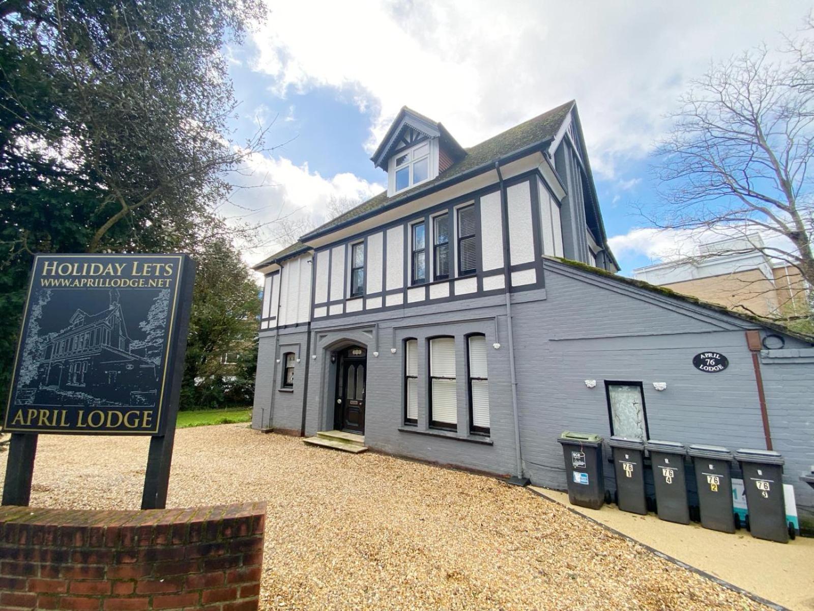Summer Breeze. 3-Bed Apartment Close To The Beach Bournemouth Exterior photo